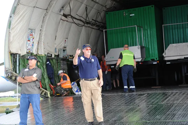 Generators and emergency supplies distributed in North Nashville as ice storm outages leave residents without heat