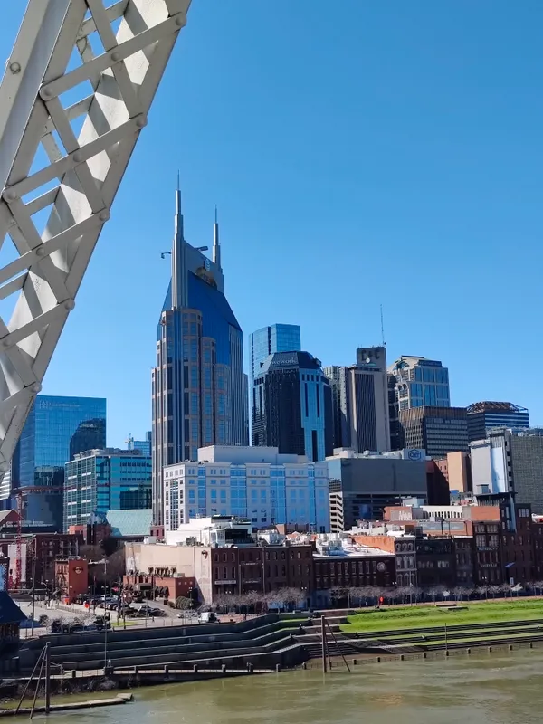 Sunlight Breaking Through: Nashville Braces for a Mild and Windy Friday