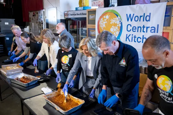 Prince’s Hot Chicken and World Central Kitchen distribute free meals as Nashville recovers from major ice storm